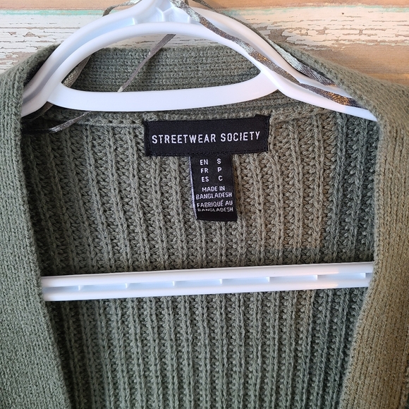 Small olive green cardigan sweater - Picture 2 of 2